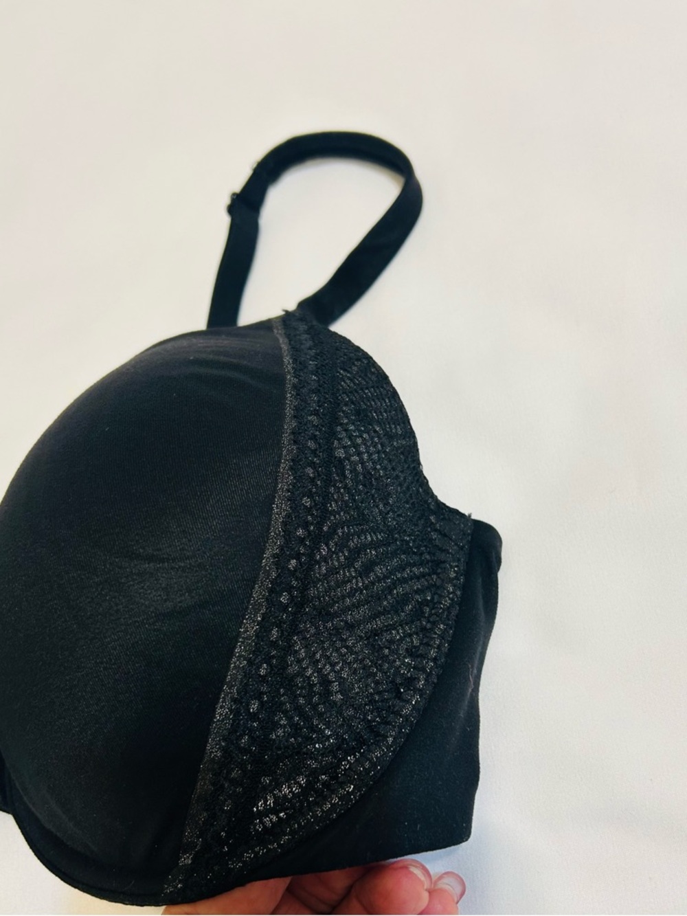 Victoria’s Secret Body by Victoria Classic Black T-Shirt Bra with Light Padding